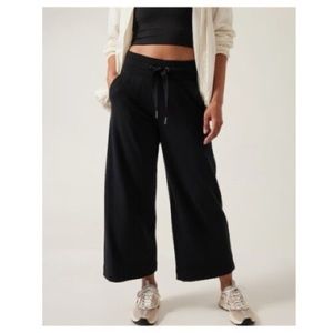 Athleta balance wide leg crop pant